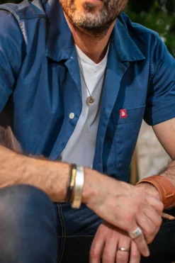 &SONS Tops></noscript>Classic White V-Neck T-Shirt