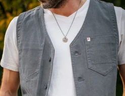 &SONS Tops></noscript>Classic White V-Neck T-Shirt