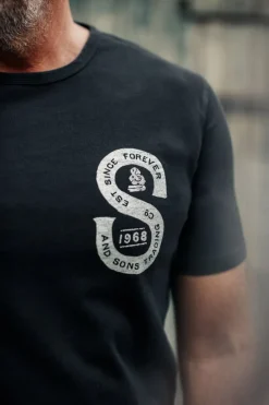 &SONS Tops></noscript>Sigma T-Shirt Black