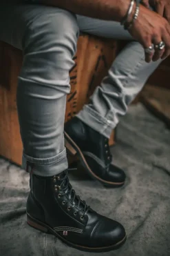 &SONS Leather Goods>The Drover Boot Black