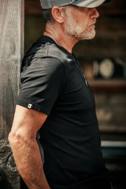 &SONS Tops-Essentials T-Shirt Black