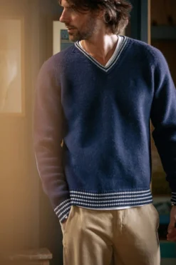 &SONS Jackets & Coats-Old School V-Neck Jumper Navy